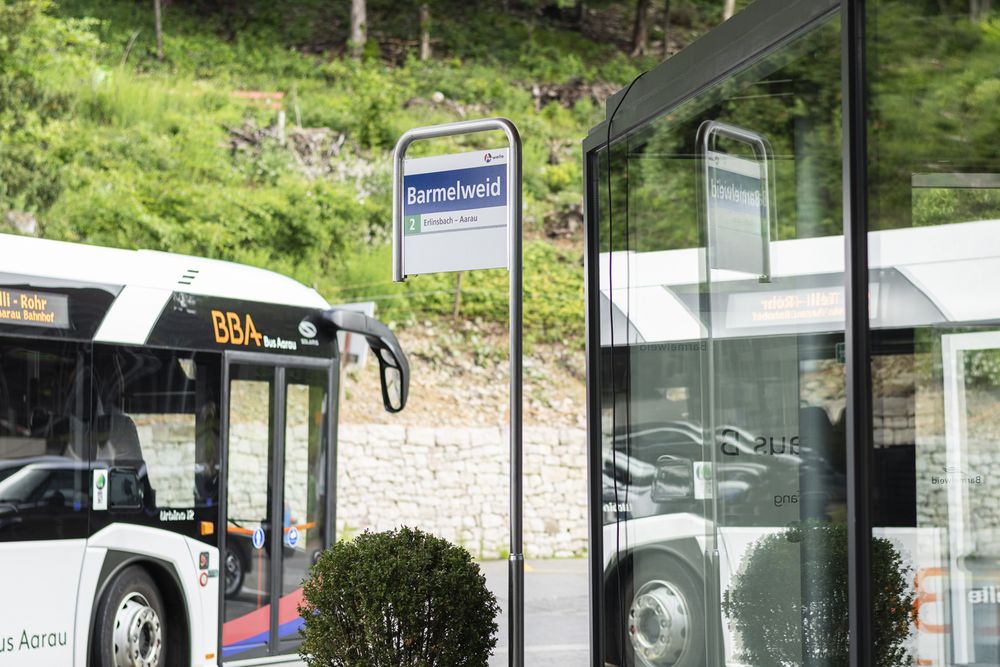 Bushaltestelle Barmelweid mit Bus